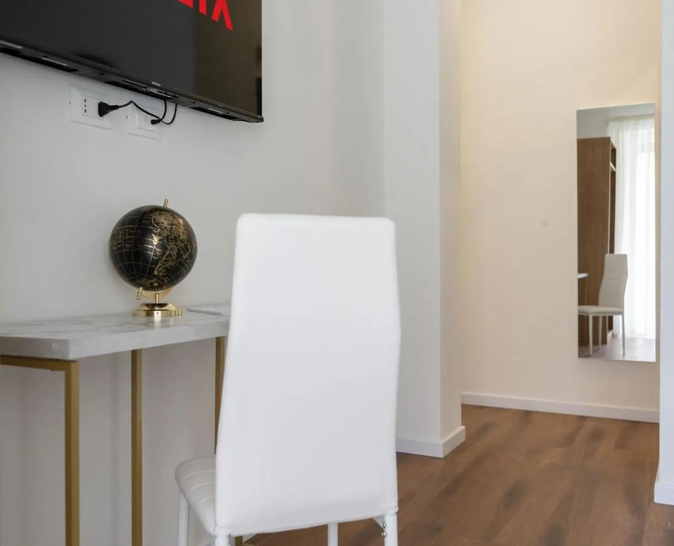 Appartamento Con 2 Camere E 2 Bagni -San Giovanni- Rome