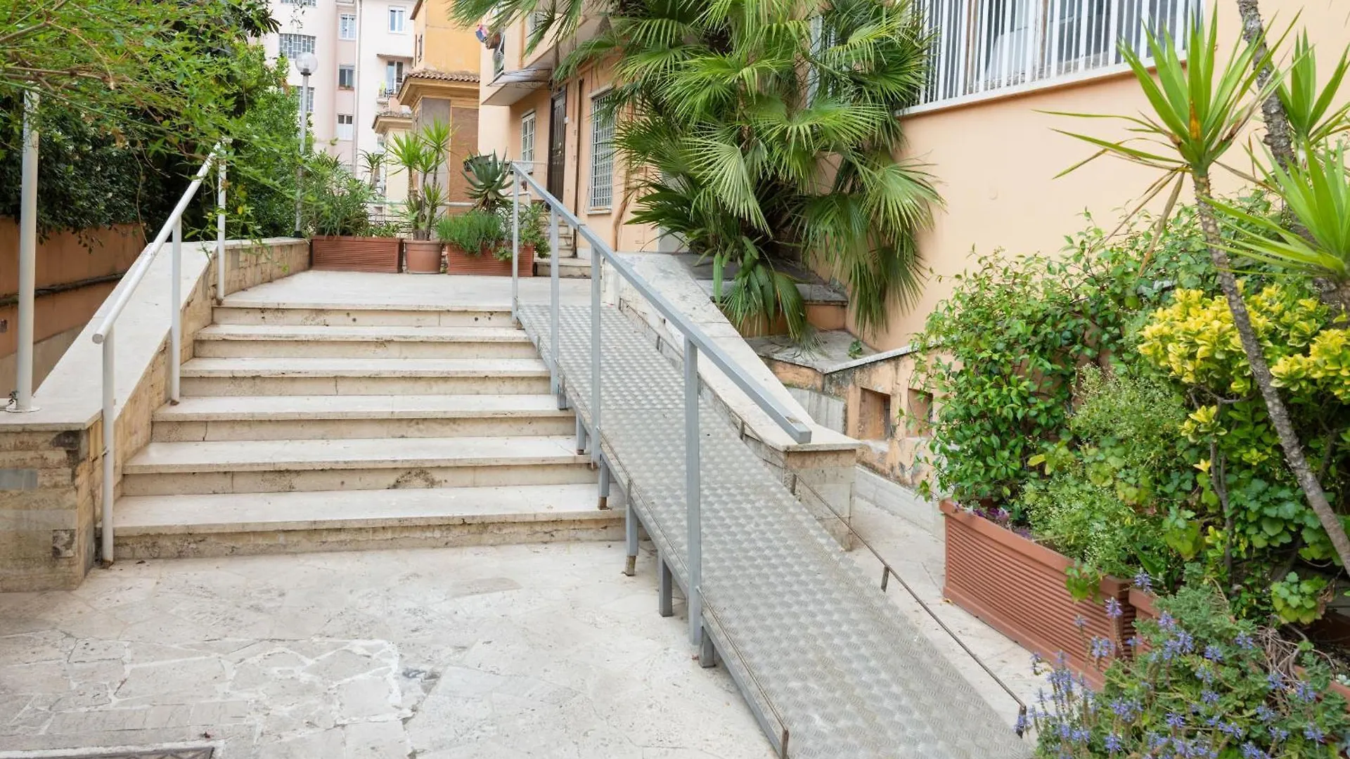 Appartamento Con 2 Camere E 2 Bagni -San Giovanni- Rome
